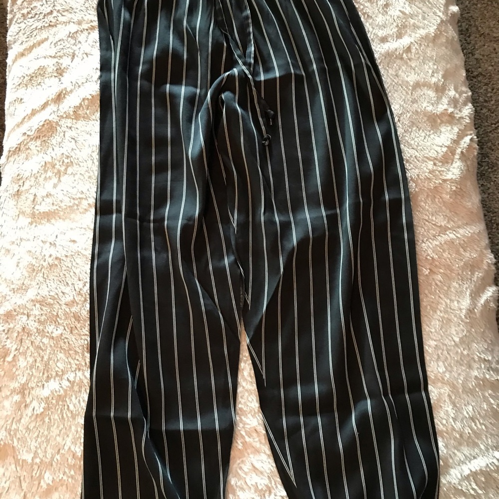 Women’s sleek lounge pants.